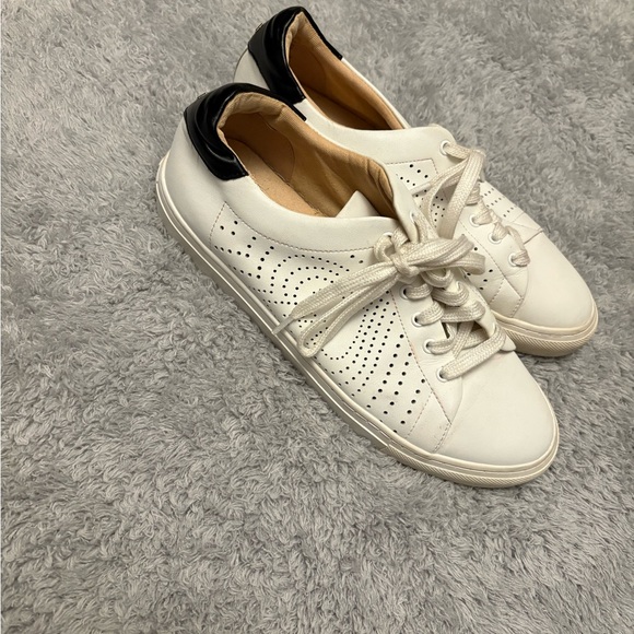 Kate Spade Shoes - Picture 2 of 8